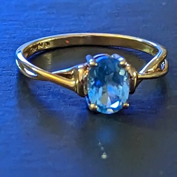 10k Blue Topaz Ring Delicate and Sweet - Picture 4 of 6